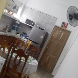 Casa de 2 cuartos y 1 baño por $ 15.000