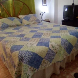 Apartamento de 2 cuartos y 1 baño por $ 20.000