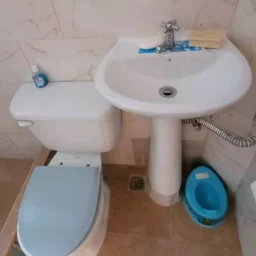 Casa de 2 cuartos y 1 baño por $ 25.000