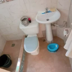 Casa de 2 cuartos y 1 baño por $ 25.000