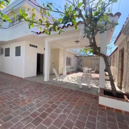 Casa de 4 cuartos, 5 baños y 1 garaje por $ 550.000