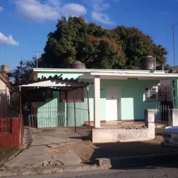 Casa de 3 cuartos y 2 baños por $ 70.000