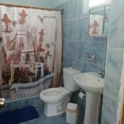 Casa de 4 cuartos, 4 baños y 1 garaje por $ 400.000