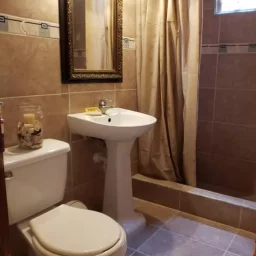 Casa de 2 cuartos y 1 baño por $ 45.000