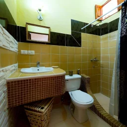 Casa de 3 cuartos y 3 baños por $ 70.000