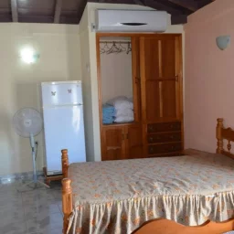 Casa de 8 cuartos, 8 baños y 1 garaje por $ 250.000