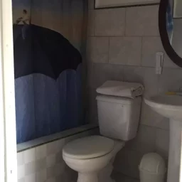 Casa de 4 cuartos y 3 baños por $ 65.000