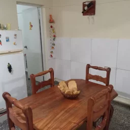 Casa de 2 cuartos y 1 baño por $ 9.000