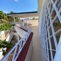 Casa de 4 cuartos, 5 baños y 1 garaje por $ 550.000