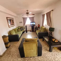 Casa de 4 cuartos, 2 baños y 1 garaje por $ 180.000