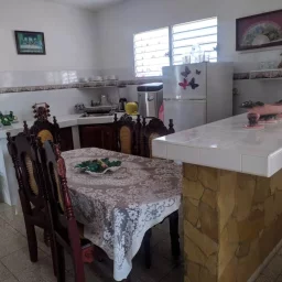 Casa de 4 cuartos, 2 baños y 1 garaje por $ 42.000