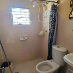 Casa de 2 cuartos y 1 baño por $ 25.000