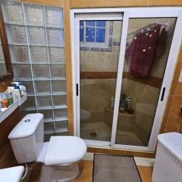 Casa de 3 cuartos y 2 baños por $ 60.000