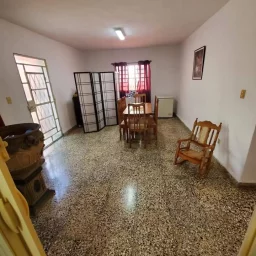 Casa de 4 cuartos, 2 baños y 1 garaje por $ 180.000