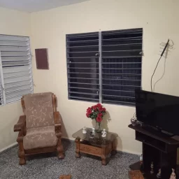 Casa de 2 cuartos y 1 baño por $ 9.000