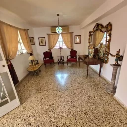 Casa de 4 cuartos, 2 baños y 1 garaje por $ 180.000