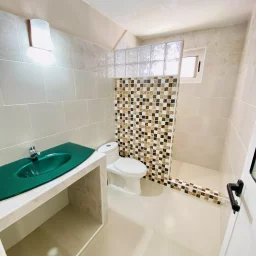 Casa de 2 cuartos y 1 baño por $ 130.000