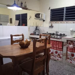 Casa de 2 cuartos y 1 baño por $ 9.000