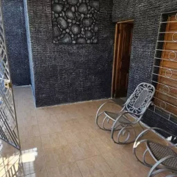 Casa de 2 cuartos, 1 baño y 1 garaje por $ 55.000