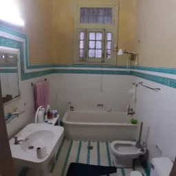 Casa de 6 cuartos y 3 baños por $ 200.000