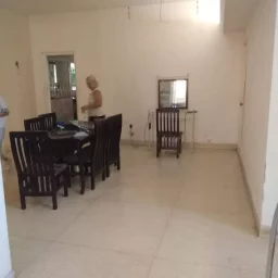 Casa de 8 cuartos, 4 baños y 1 garaje por $ 350.000