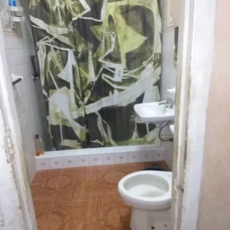 Casa de 4 cuartos y 1 baño por $ 24.000