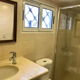 Casa de 4 cuartos, 5 baños y 1 garaje por $ 550.000