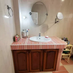 Casa de 4 cuartos, 2 baños y 1 garaje por $ 180.000