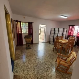 Casa de 4 cuartos, 2 baños y 1 garaje por $ 180.000