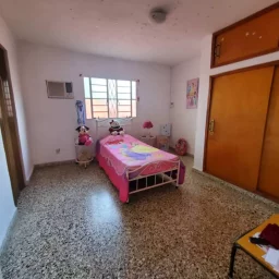 Casa de 4 cuartos, 2 baños y 1 garaje por $ 180.000