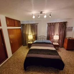 Casa de 4 cuartos, 2 baños y 1 garaje por $ 180.000