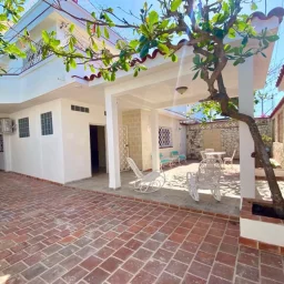 Casa de 4 cuartos, 5 baños y 1 garaje por $ 550.000