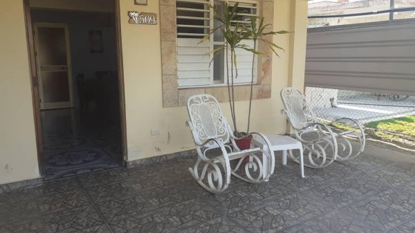 Picture on Casa de 3 cuartos, 4 baños y 1 garaje por $ 120.000 en La Habana del Este, La Habana
