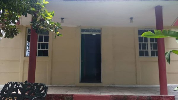 Picture on Casa de  2 cuartos, 2 baños y 1 garaje por $ 21.000 en Cienfuegos, Cienfuegos