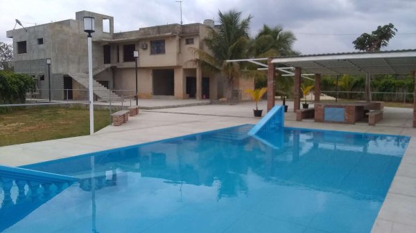 Picture on Casa de  8 cuartos, 12 baños y 2 garajes por $ 500.000 en Bauta, Artemisa