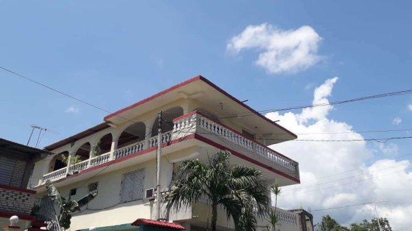 Picture on Casa de  6 cuartos, 6 baños y 1 garaje por $ 110.000 en Santiago de Cuba, Santiago de Cuba
