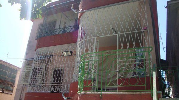 Picture on Casa de  3 cuartos, 2 baños y 1 garaje por $ 85.000 en Diez de Octubre, La Habana