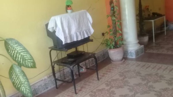 Picture on Casa de  4 cuartos, 2 baños y 0 garajes por $ 45.000 en Diez de Octubre, La Habana