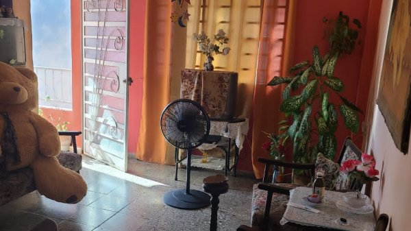 Picture on Casa de  4 cuartos, 2 baños y 0 garajes por $ 22.000 en Diez de Octubre, La Habana