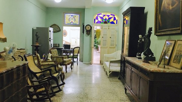 Picture on Casa de  6 cuartos, 3 baños y 0 garajes por $ 130.000 en La Habana Vieja, La Habana