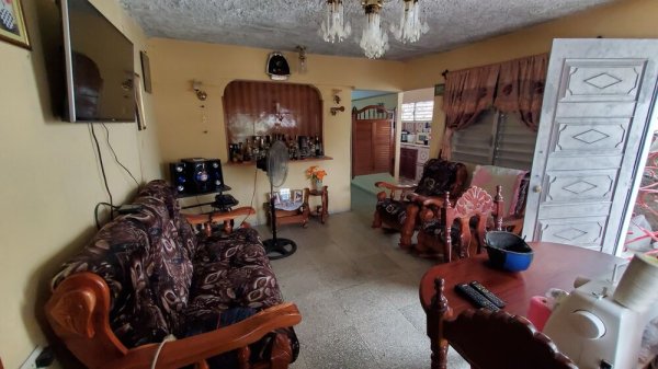 Picture on Casa de  3 cuartos, 1 baño y 0 garajes por $ 40.000 en Cienfuegos, Cienfuegos