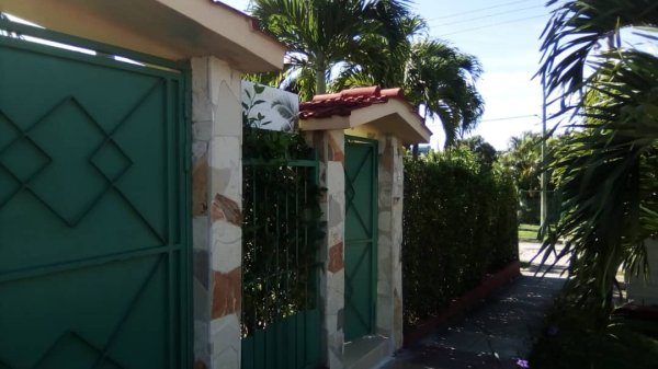 Picture on Casa de  3 cuartos, 3 baños y 1 garaje por $ 200.000 en La Habana del Este, La Habana