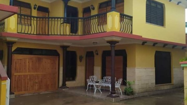 Picture on Casa de  9 cuartos, 7 baños y 1 garaje por $ 250.000 en Matanzas, Matanzas