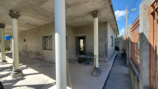 Picture on Casa de 3 cuartos, 2 baños y 1 garaje por $ 100.000 en Cienfuegos, Cienfuegos
