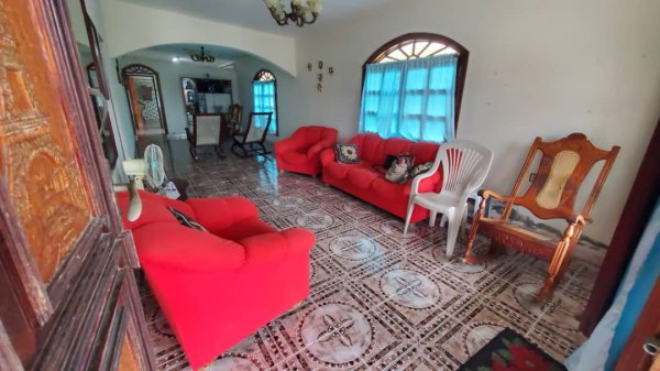 Picture on Casa de 3 cuartos, 2 baños y 1 garaje por $ 40.000 en Cienfuegos, Cienfuegos