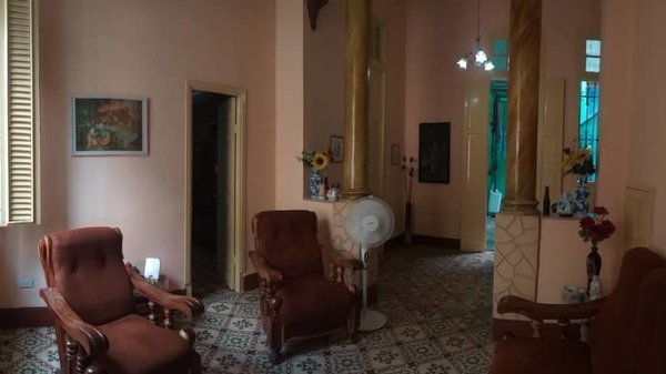 Picture on Casa de 6 cuartos y 1 baño por $ 80.000 en Centro Habana, La Habana