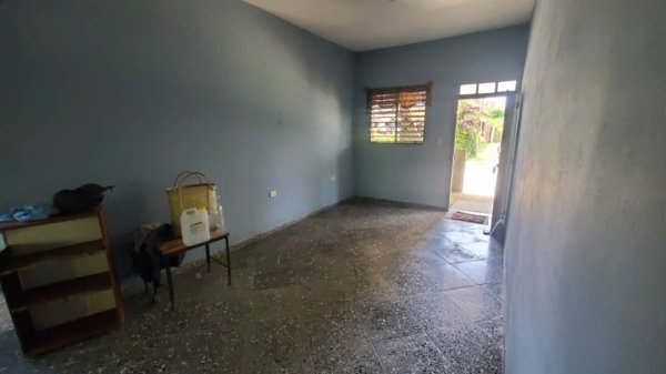 Picture on Casa de  2 cuartos, 2 baños y 1 garaje por $ 13.000 en Cienfuegos, Cienfuegos