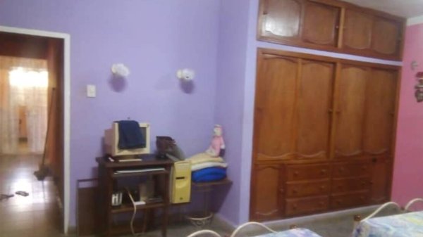 Picture on Casa de  4 cuartos, 4 baños y 3 garajes por $ 80.000 en Boyeros, La Habana