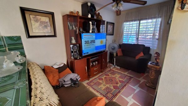 Picture on Casa de  3 cuartos, 2 baños y 0 garajes por $ 19.000 en Cienfuegos, Cienfuegos