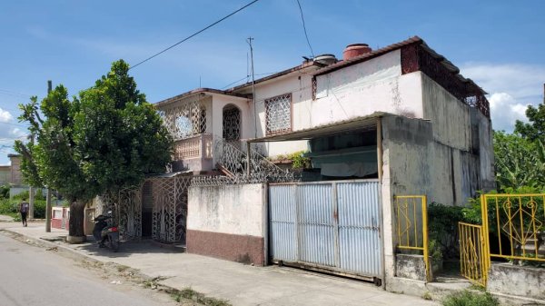 Picture on Casa de  5 cuartos, 2 baños y 1 garaje por $ 40.000 en Cienfuegos, Cienfuegos